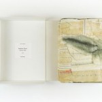 Coffret classique avec cuvette en toile.